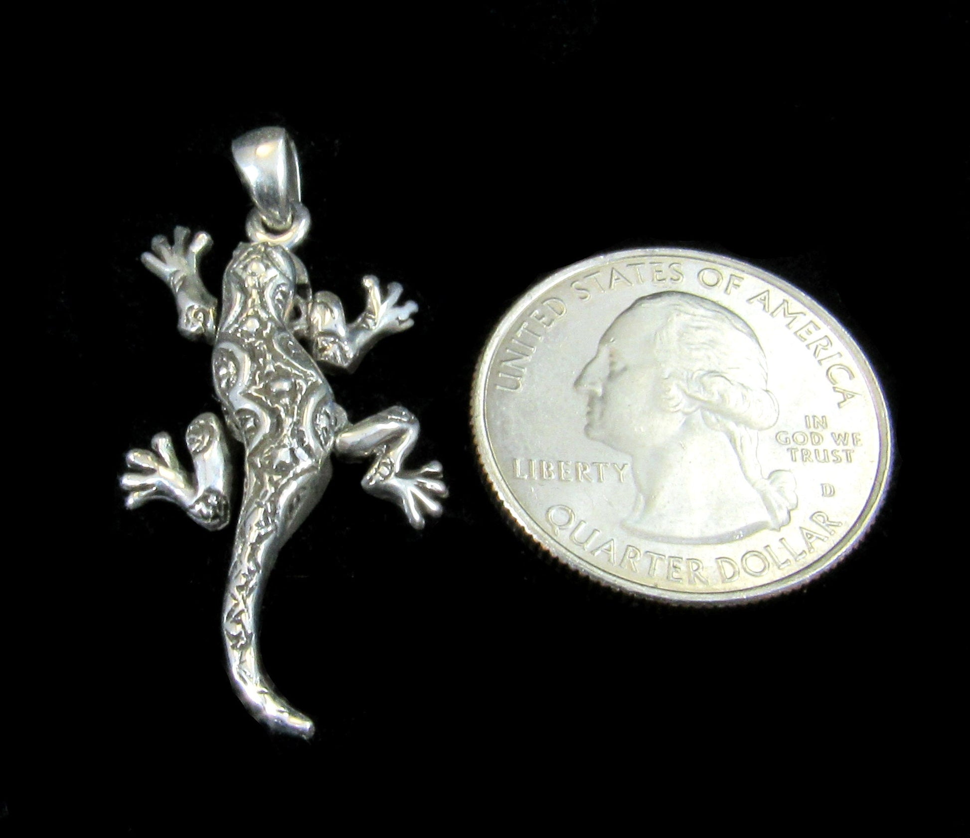 Handcrafted Solid 925 Sterling Silver Jointed Movable Gecko Lizard Pendant Legs Move