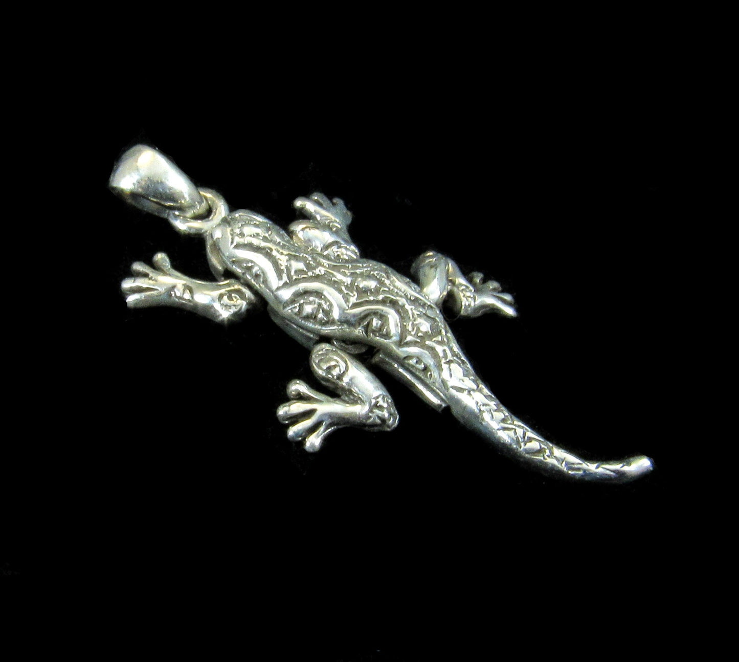 Handcrafted Solid 925 Sterling Silver Jointed Movable Gecko Lizard Pendant Legs Move
