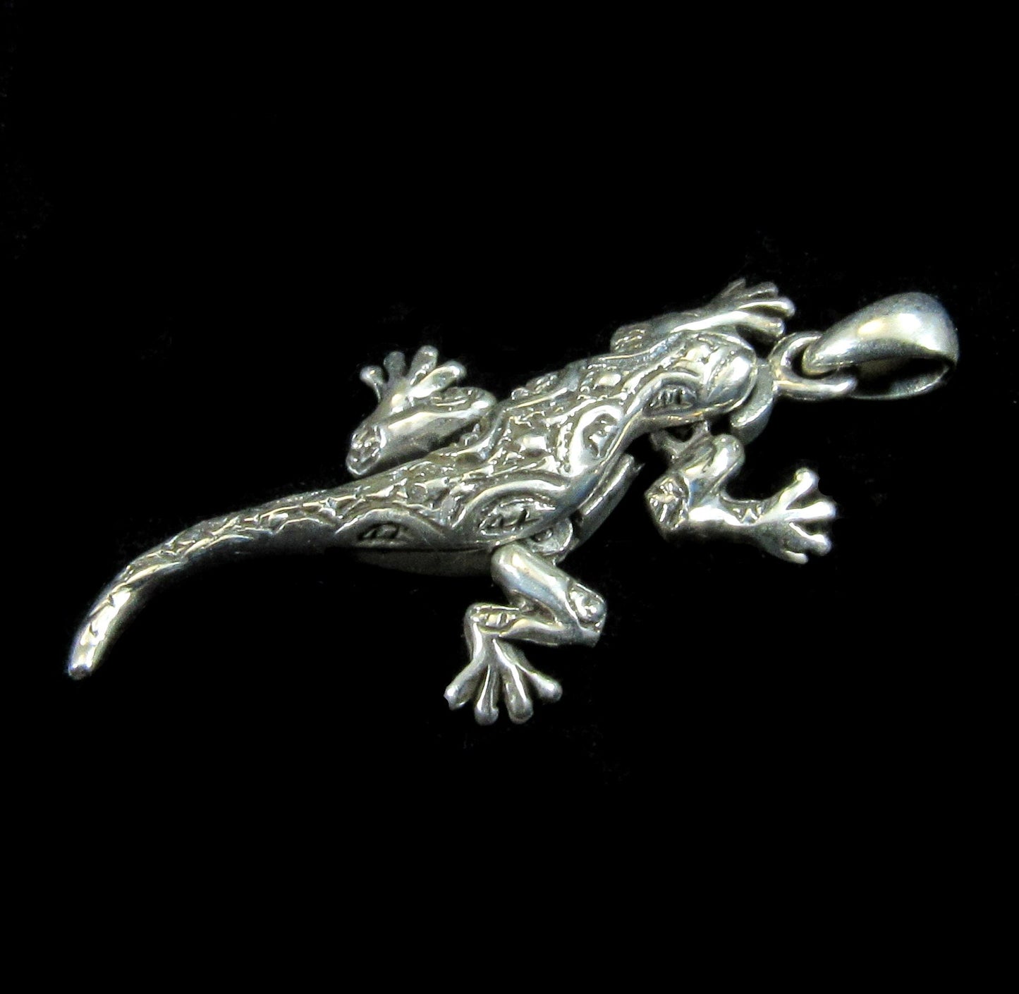 Handcrafted Solid 925 Sterling Silver Jointed Movable Gecko Lizard Pendant Legs Move