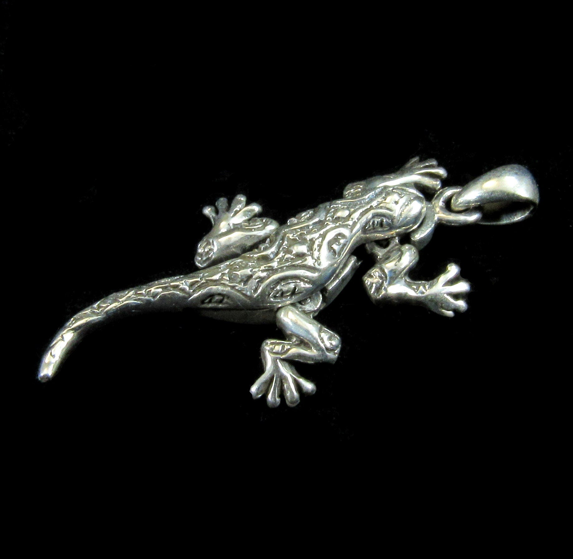 Handcrafted Solid 925 Sterling Silver Jointed Movable Gecko Lizard Pendant Legs Move