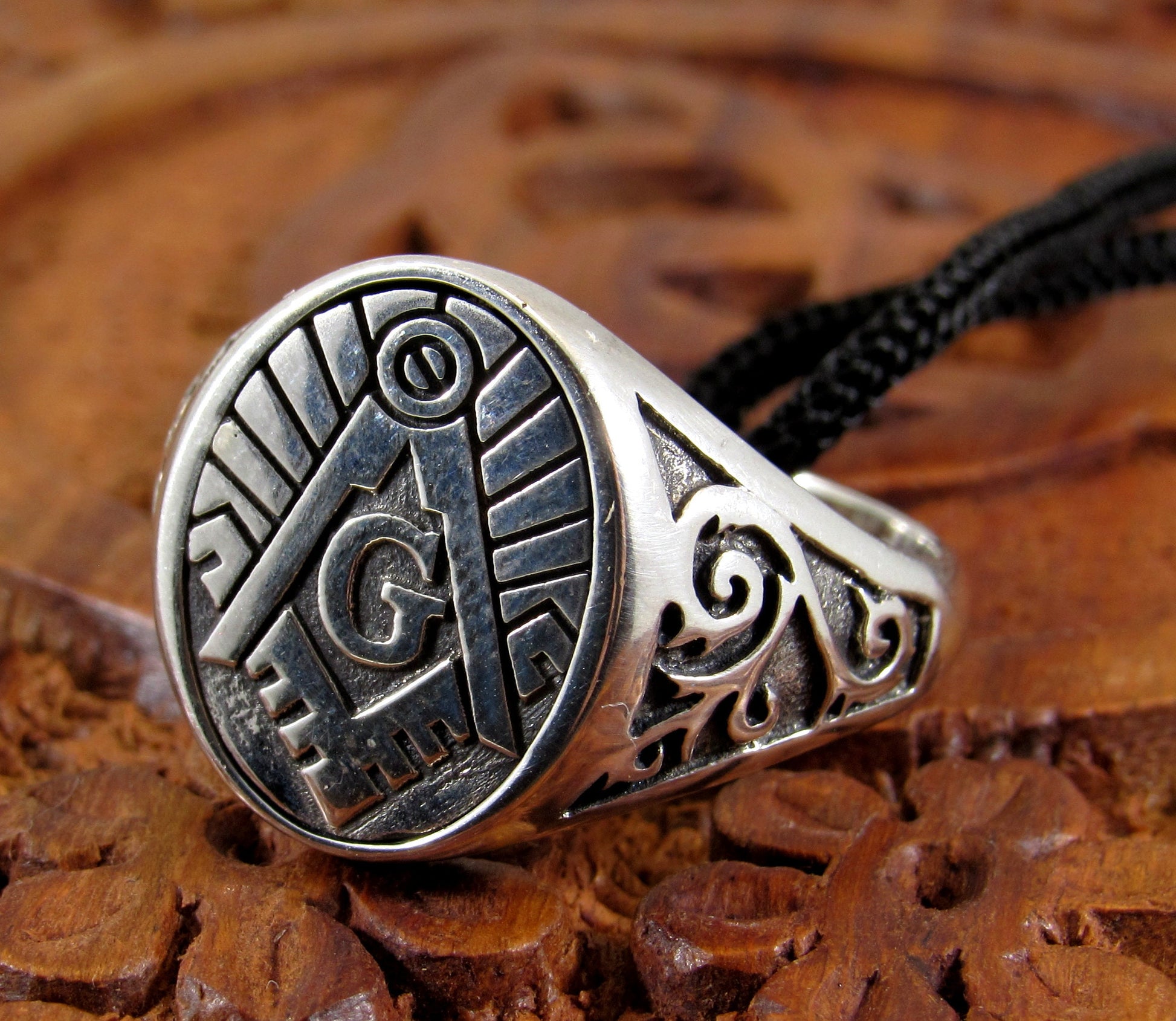 Solid 925 Sterling Silver Men's Freemason Ring, Handcrafted Square & Compasses Masonic Signet Ring Pendant on Nylon Cord, Sizes 10-14