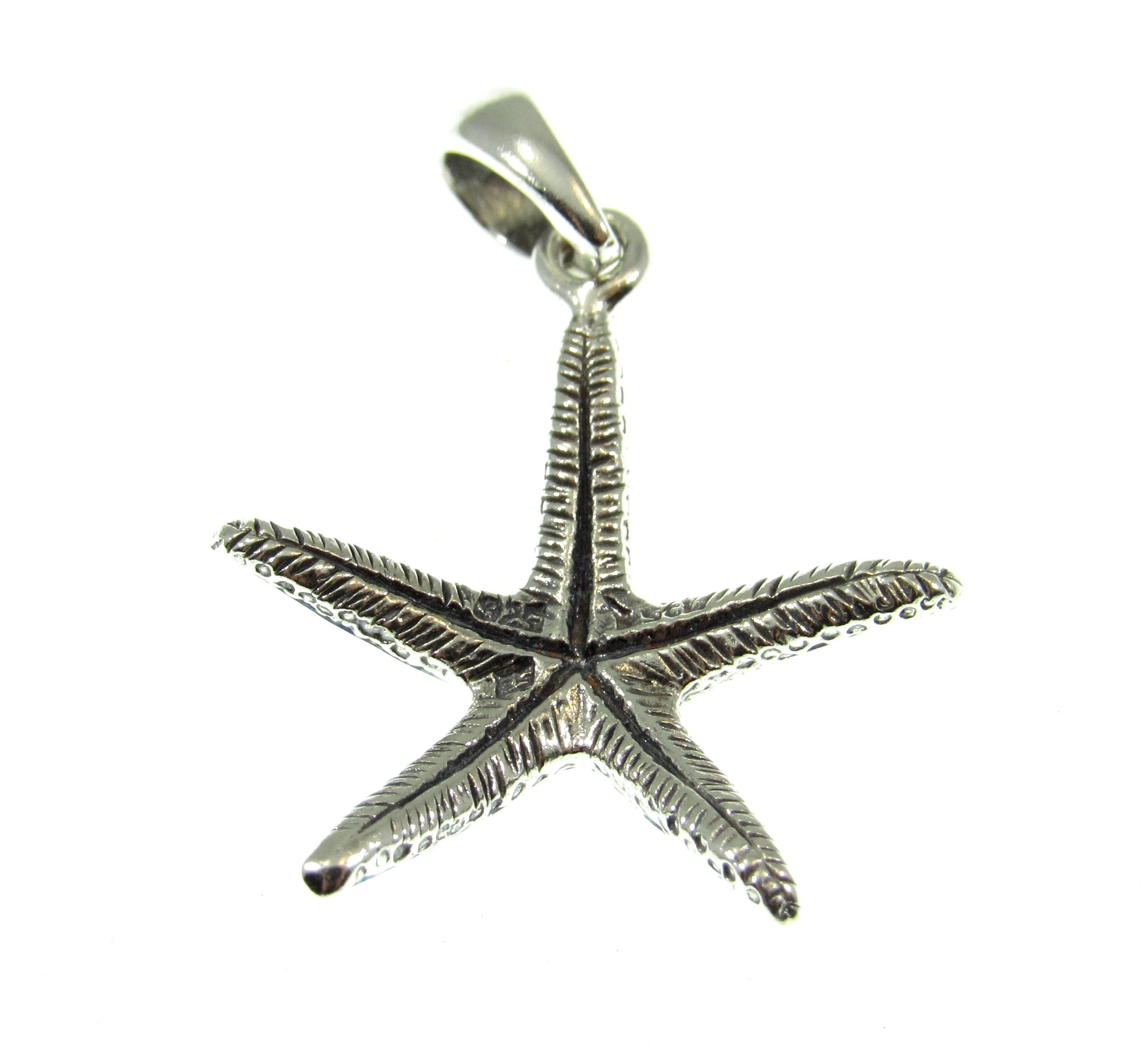The sterling silver and blue enamel starfish pendant is quality stamped 925 on the reverse and weighs 1.6 grams of sterling silver