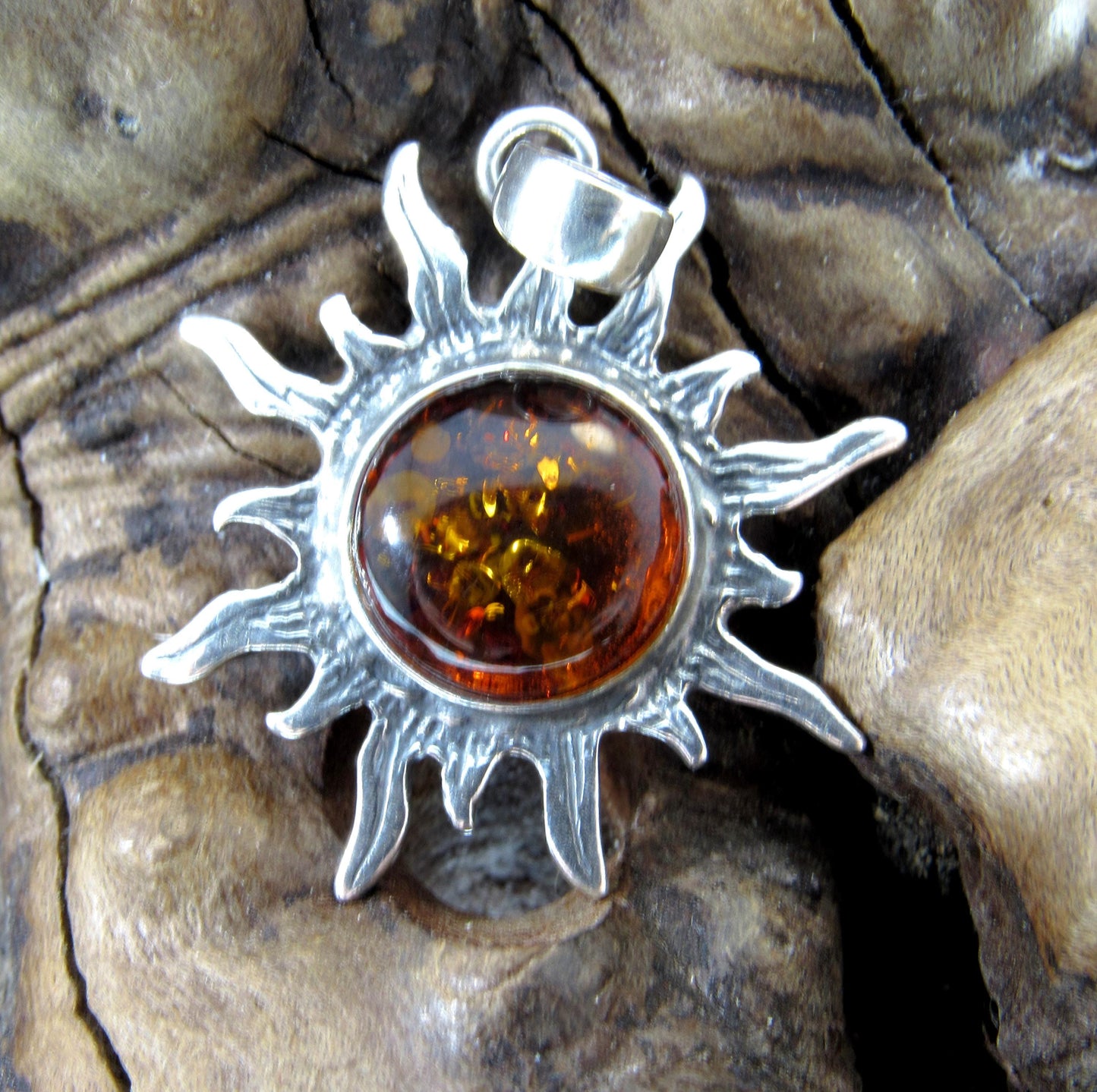 Solid 925 Sterling Silver Baltic Honey or Green Amber Celestial Sun Pendant - Sunburst Amulet - Solar Energy Charm - Unique Cosmic Jewelry