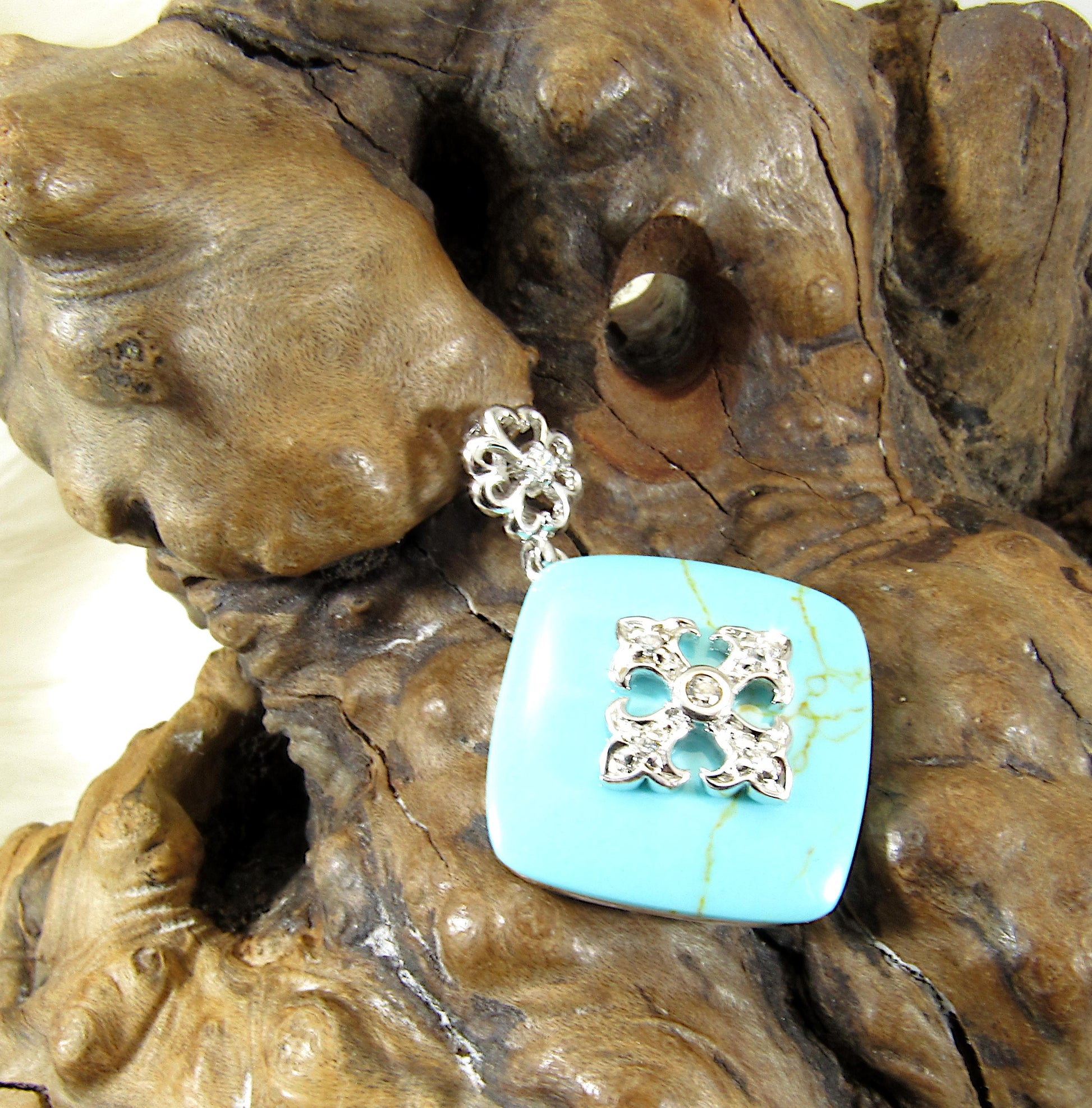 Solid 925 Sterling Silver & Simulated Turquoise Pendant – Boho Statement Amulet, Vintage-Inspired Western Jewelry, Gothic Cross Design