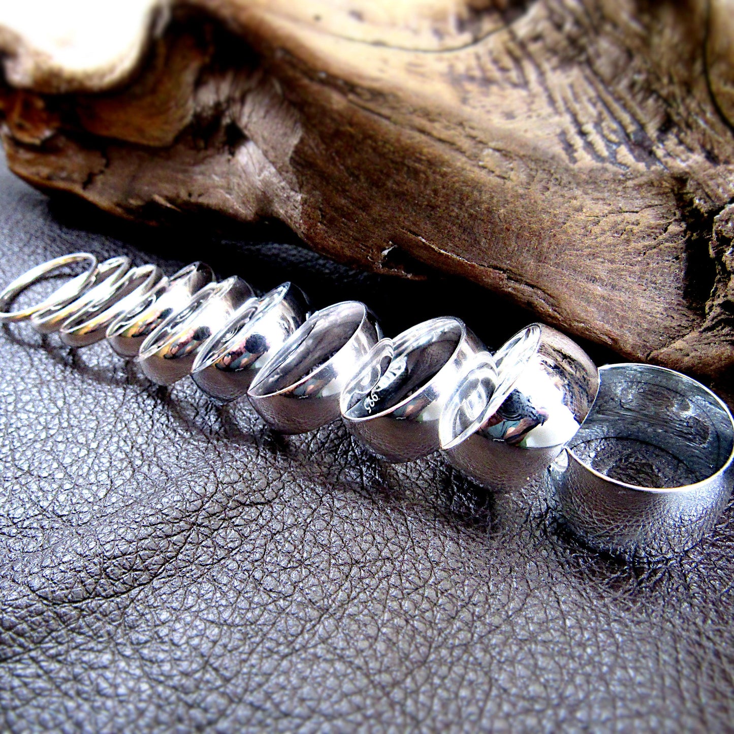 Solid 925 Sterling Silver Plain Wedding Band Ring - Men's and Women's Rings, 2mm 3mm 4mm 5mm 6mm 7mm 8mm 9mm 10mm 15mm - Sizes 4 - 15