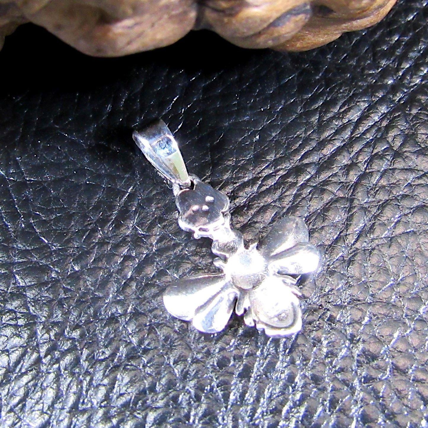 Solid 925 Sterling Silver Bee Pendant with Flower – Nature-Inspired Honeybee Charm, Botanical Jewelry for Garden Lovers