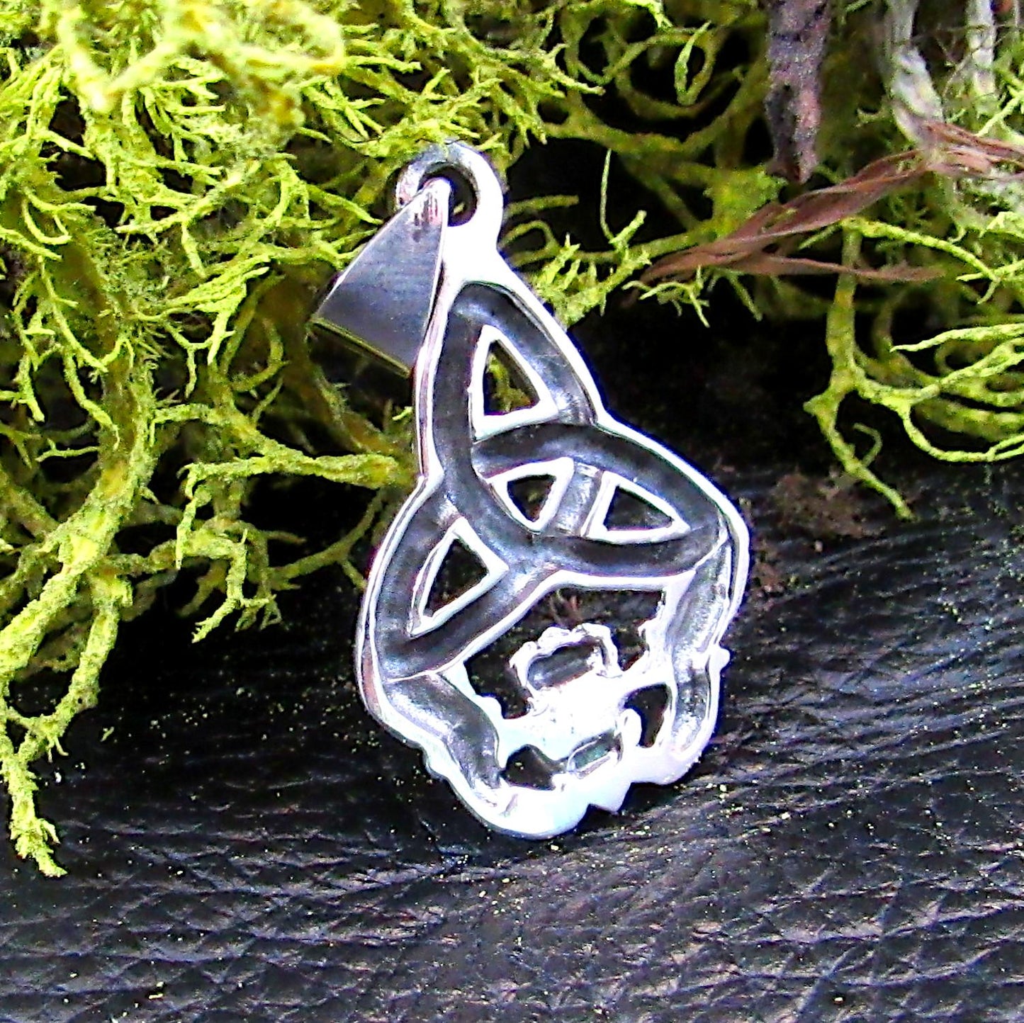 Solid 925 Sterling Silver Celtic Claddagh Pendant – Handcrafted Trinity Knot Necklace Charm, Irish Jewelry, Symbol of Love & Friendship