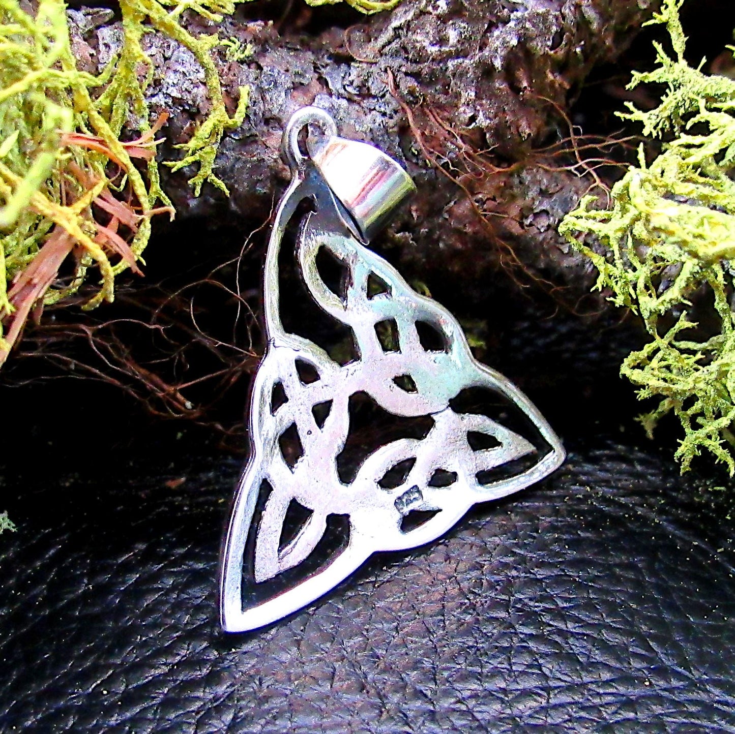 Solid 925 Sterling Silver Celtic Trinity Knot Pendant – Interwoven Triquetra Symbol – Pagan Amulet - Irish Heritage Gift - Necklace Pendant