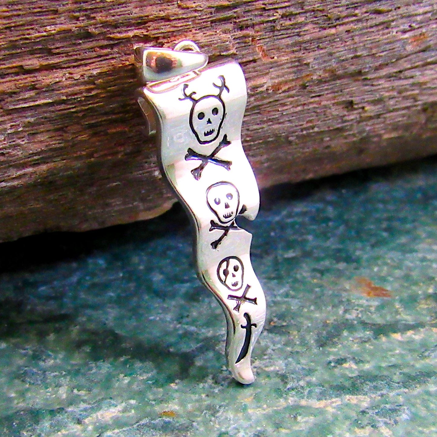 Solid 925 Sterling Silver Francis Drake Pirate Flag Pendant – Skull and Crossbones Jewelry, Gothic Pirate Necklace Pendant, Nautical Gift