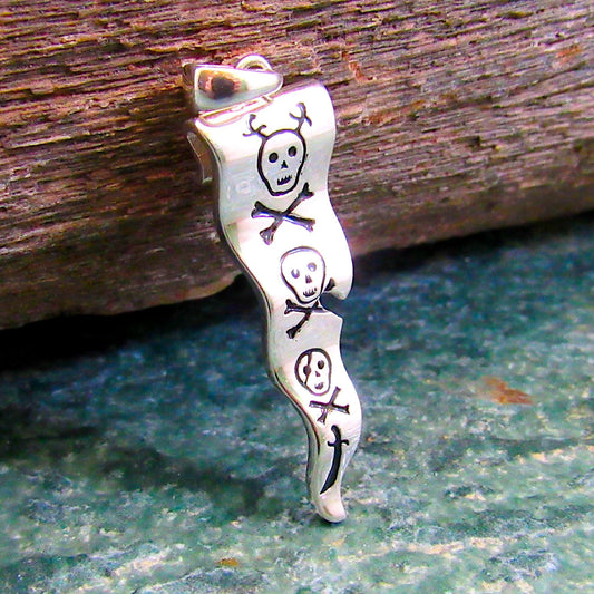 Solid 925 Sterling Silver Francis Drake Pirate Flag Pendant – Skull and Crossbones Jewelry, Gothic Pirate Necklace Pendant, Nautical Gift