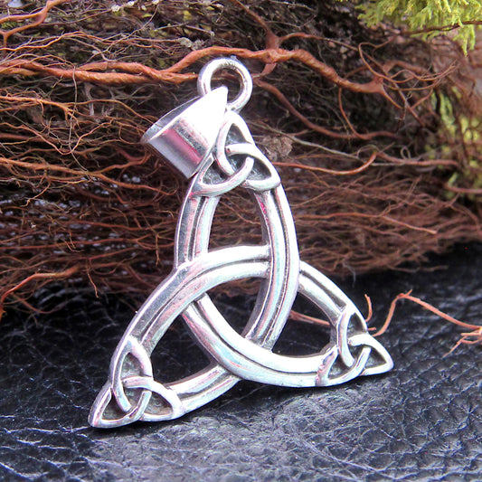 Handcrafted Solid 925 Sterling Silver Celtic Irish Trinity Triple TRIQUETRA Knot Pendant Christian Holy Trinity